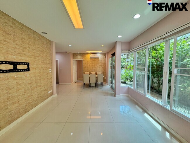 ขายบ้านเดี่ยว สัมมากร ราชพฤกษ์ 68 ตร.ว. ทำเลติดราชพฤกษ์ ใกล้ DBS และ MRT พร้อมเข้าอยู่