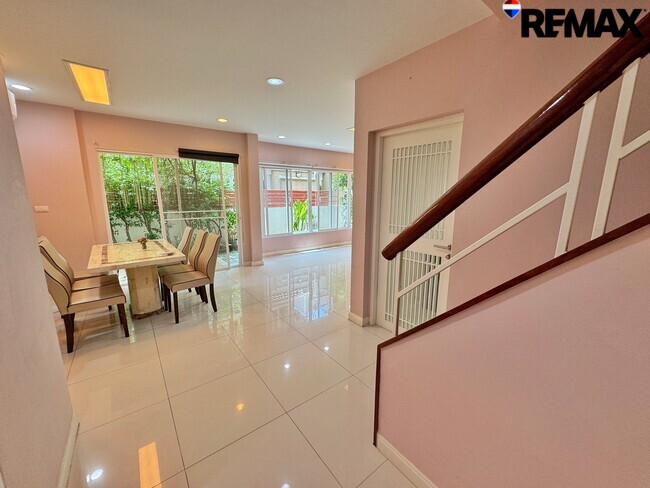 ขายบ้านเดี่ยว สัมมากร ราชพฤกษ์ 68 ตร.ว. ทำเลติดราชพฤกษ์ ใกล้ DBS และ MRT พร้อมเข้าอยู่