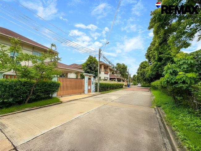 โครงการสิทธารมย์รีเจนท์ โพธิ์แก้ว 3 แยก 18 หรือ ลาดพร้าว101-เลียบทางด่วนรามอินทรา เชื่อมต่อทั้ง ถนนนวมินทร์, ถนนนวลจันทร์, ถ.ลาดพร้าว, ถ.รามอินทรา ใกล้ The Walk เกษตรนวมินทร์ และทางด่วนรามอินทรา–อาจณรงค์