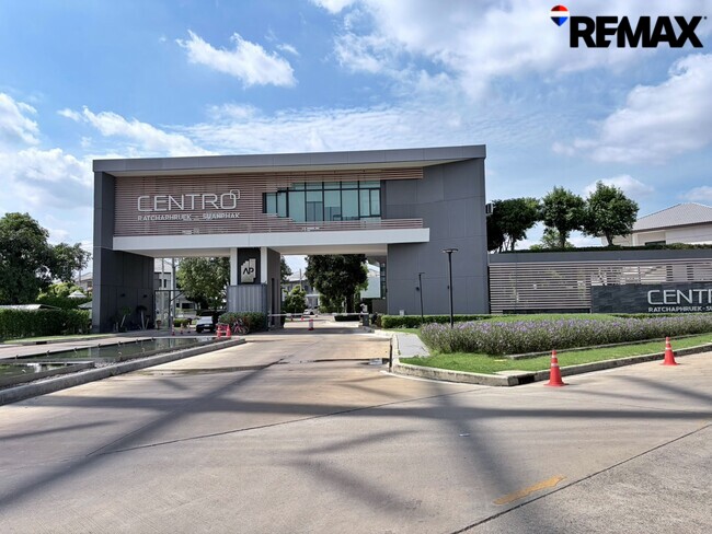 ขายบ้านเดี่ยวแปลงมุม หลังใหญ่ที่สุดในโครงการ! Centro ราชพฤกษ์–สวนผัก (5 นอน 342 ตร.ม.) ใกล้ทางด่วนศรีรัช แค่ 5 นาที