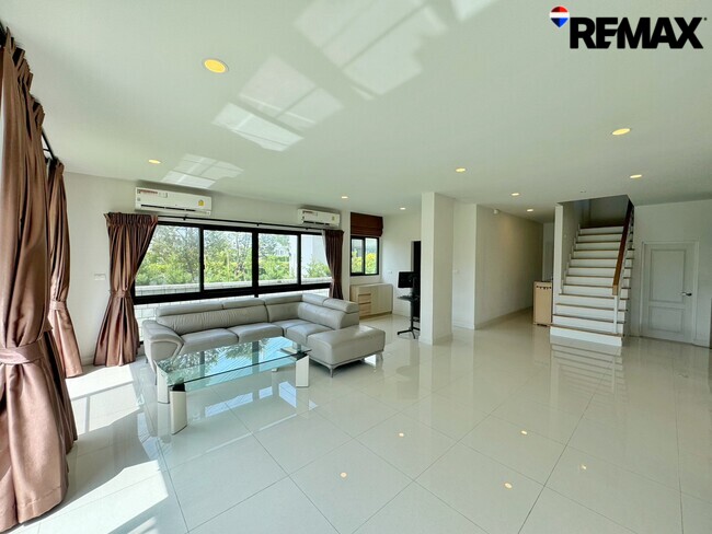 ขายบ้านเดี่ยวแปลงมุม หลังใหญ่ที่สุดในโครงการ! Centro ราชพฤกษ์–สวนผัก (5 นอน 342 ตร.ม.) ใกล้ทางด่วนศรีรัช แค่ 5 นาที