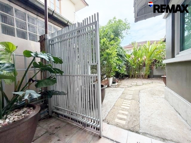 ขายบ้านเดี่ยว 2 ชั้น หลังมุม พร้อมอยู่ โครงการหมู่บ้านปาริชาต ปิ่นเกล้า