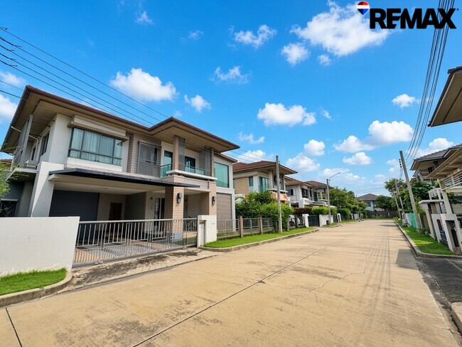 [ขายขาดทุน!!] บ้านเดี่ยว เศรษฐสิริ ชัยพฤกษ์-แจ้งวัฒนะ บ้านตัวอย่างแต่งหรูทั้งหลัง 260 ตร.ม. 5 ห้องนอน ใกล้สวน-คลับเฮ้าส์เพียง 100 ม. ทำเลดีที่สุดบนถนนชัยพฤกษ์-ราชพฤกษ์