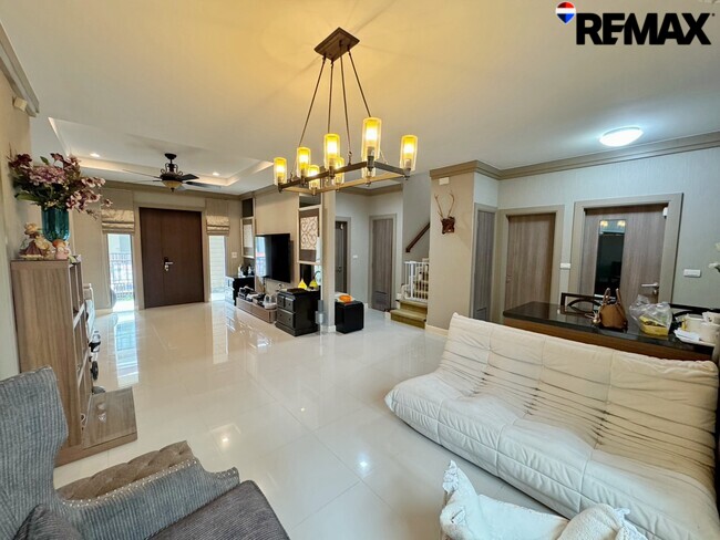 [ขายขาดทุน!!] บ้านเดี่ยว เศรษฐสิริ ชัยพฤกษ์-แจ้งวัฒนะ บ้านตัวอย่างแต่งหรูทั้งหลัง 260 ตร.ม. 5 ห้องนอน ใกล้สวน-คลับเฮ้าส์เพียง 100 ม. ทำเลดีที่สุดบนถนนชัยพฤกษ์-ราชพฤกษ์