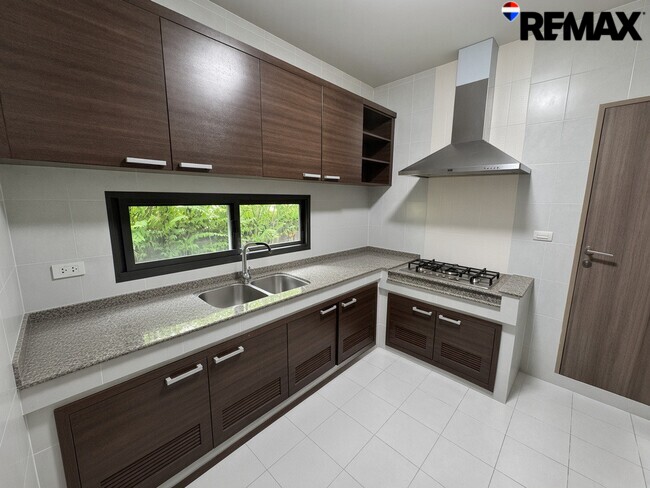 [ขายขาดทุน!!] บ้านเดี่ยว เศรษฐสิริ ชัยพฤกษ์-แจ้งวัฒนะ บ้านตัวอย่างแต่งหรูทั้งหลัง 260 ตร.ม. 5 ห้องนอน ใกล้สวน-คลับเฮ้าส์เพียง 100 ม. ทำเลดีที่สุดบนถนนชัยพฤกษ์-ราชพฤกษ์