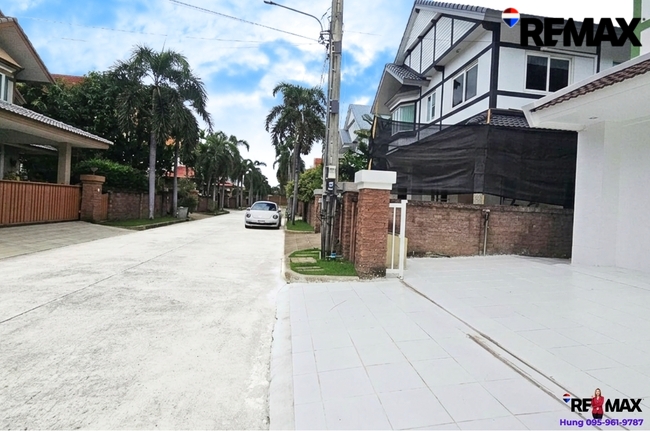 ขาย บ้านลัดดารมย์ ราชพฤกษ์ - ปิ่นเกล้า บ้านใกล้ Central Westville มีห้องนอนชั้นล่าง ปรังปรุงใหม่ไม่ถึงปี พร้อมเข้าอยู่ บนทำเลศักยภาพ ในราคาเพียง 7.55 ล้านบาทเท่านั้น