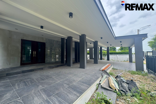 ขายบ้าน The Grand ปิ่นเกล้า ริมถนนบรมราชชนนี 138 วา หลังมุม ราคาพิเศษสุด