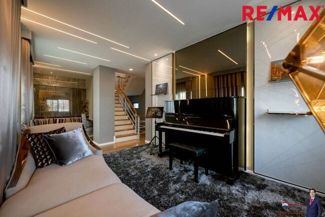 (มาใหม่! ) บ้านกลางเมือง สาทร-สุขสวัสดิ์ [บ้านตัวอย่าง] 42.2 ตร.วา 218 ตร.ม. 4 ห้องนอน 4 ห้องน้ำ + 1 ห้องทำงาน 3-4 ที่จอดรถ