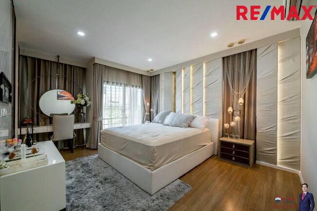 (มาใหม่! ) บ้านกลางเมือง สาทร-สุขสวัสดิ์ [บ้านตัวอย่าง] 42.2 ตร.วา 218 ตร.ม. 4 ห้องนอน 4 ห้องน้ำ + 1 ห้องทำงาน 3-4 ที่จอดรถ