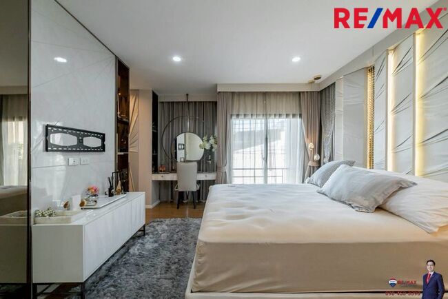 (มาใหม่! ) บ้านกลางเมือง สาทร-สุขสวัสดิ์ [บ้านตัวอย่าง] 42.2 ตร.วา 218 ตร.ม. 4 ห้องนอน 4 ห้องน้ำ + 1 ห้องทำงาน 3-4 ที่จอดรถ