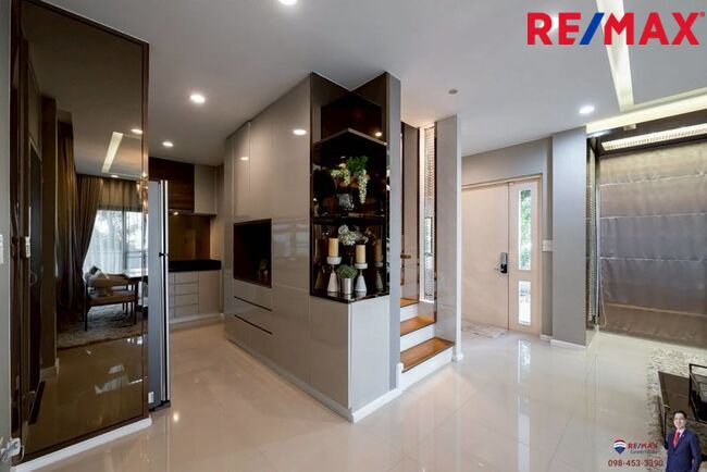 (มาใหม่! ) บ้านกลางเมือง สาทร-สุขสวัสดิ์ [บ้านตัวอย่าง] 42.2 ตร.วา 218 ตร.ม. 4 ห้องนอน 4 ห้องน้ำ + 1 ห้องทำงาน 3-4 ที่จอดรถ