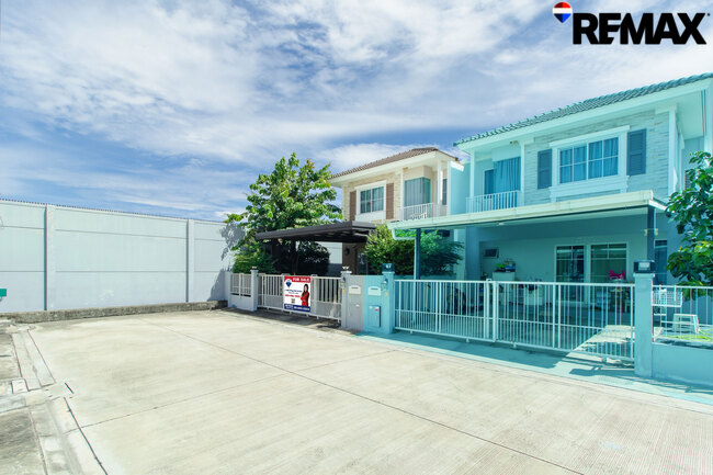 ขายบ้านแฝด วิลลาจจิโอ ปิ่นเกล้า-ศาลายา ถนนศาลาธรรมสพน์-พุทธมณฑล จากแลนด์แอนด์เฮ้าส์ บ้านหลังริม มีพื้นที่ สภาพดี