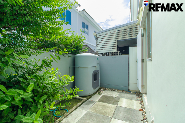 ขายบ้านแฝด วิลลาจจิโอ ปิ่นเกล้า-ศาลายา ถนนศาลาธรรมสพน์-พุทธมณฑล จากแลนด์แอนด์เฮ้าส์ บ้านหลังริม มีพื้นที่ สภาพดี