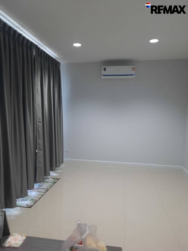 028486--บ้านแฝด--บ้านหลังสวยย-----ขาย--พิมลยุพา และ จินดาสา สุวรรณฎ--(061) 619-9199--นายชัยยศ  พิพัฒน์ศิริขจร--ฮอนด้า(097) 215-7479