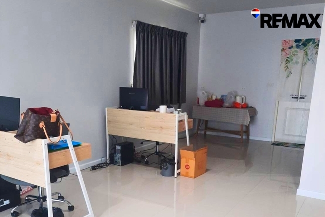 028486--บ้านแฝด--บ้านหลังสวยย-----ขาย--พิมลยุพา และ จินดาสา สุวรรณฎ--(061) 619-9199--นายชัยยศ  พิพัฒน์ศิริขจร--ฮอนด้า(097) 215-7479