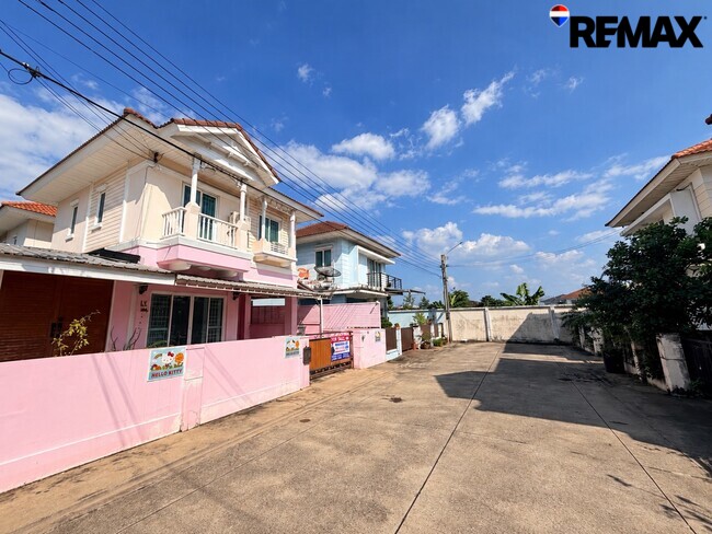 ขายบ้านแฝด เดอะวิลล่า รัตนาธิเบศร์–ราชพฤกษ์ 3.19 ล้านบาท ต่อเติมครบ 4 ห้องนอน 3 ห้องน้ำ
