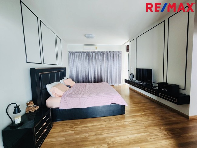 ขาย/เช่า ทาวน์โฮม 3ชั้น โครงการเฌอคูนสาทร-ราชพฤกษ์เนื้อที่กว้าง 21.4 ตรว.พื้นที่ใช้สอย 168 ตรม ฟังก์ชั่น 2นอน 1ห้องทำงาน 3ห้องน้ำ 2ที่จอดรถแถมฟรีเครื่องปรับอากาศ เครื่องทำน้ำอุ่นพร้อมเข้าอยู่