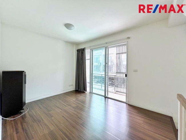 ขายทาวน์โฮม 3 ชั้น โครงการ Town Avenue พระราม 9 (กรุงเทพกรีฑา ซอย 7) ใกล้โรงเรียนนานาชาติเวลลิงตัน และ โรงเรียนนานาชาติไบรท์ตัน คอลเลจ