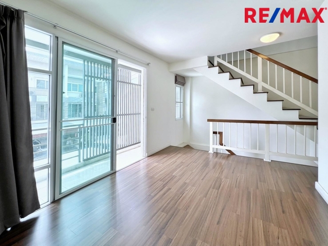 ขายทาวน์โฮม 3 ชั้น โครงการ Town Avenue พระราม 9 (กรุงเทพกรีฑา ซอย 7) ใกล้โรงเรียนนานาชาติเวลลิงตัน และ โรงเรียนนานาชาติไบรท์ตัน คอลเลจ