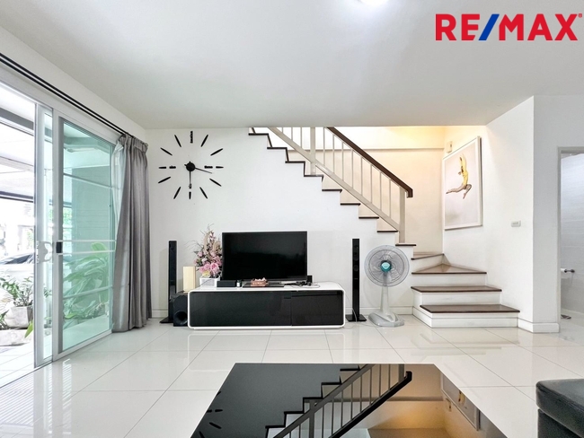 ขายทาวน์โฮม 3 ชั้น โครงการ Town Avenue พระราม 9 (กรุงเทพกรีฑา ซอย 7) ใกล้โรงเรียนนานาชาติเวลลิงตัน และ โรงเรียนนานาชาติไบรท์ตัน คอลเลจ