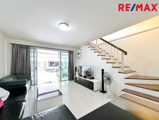 ขายทาวน์โฮม 3 ชั้น โครงการ Town Avenue พระราม 9 (กรุงเทพกรีฑา ซอย 7) ใกล้โรงเรียนนานาชาติเวลลิงตัน และ โรงเรียนนานาชาติไบรท์ตัน คอลเลจ