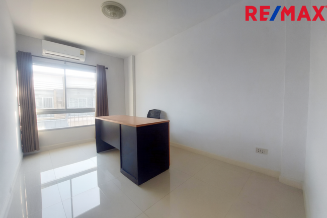 ทาวน์โฮมหลังมุม 2 ชั้น – โครงการเทอเรสพาร์ค เพชรเกษม–สาย 4 (บ้านสวยพร้อมอยู่)