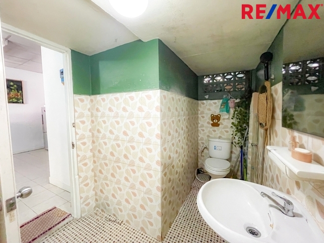 หมู่บ้านปั้นทอง 3 ซอยลาดปลาเค้า 78 ใกล้ตลาดลาดปลาเค้า ใกล้รถไฟฟ้าสถานีลาดปลาเค้า (สายสีชมพู)