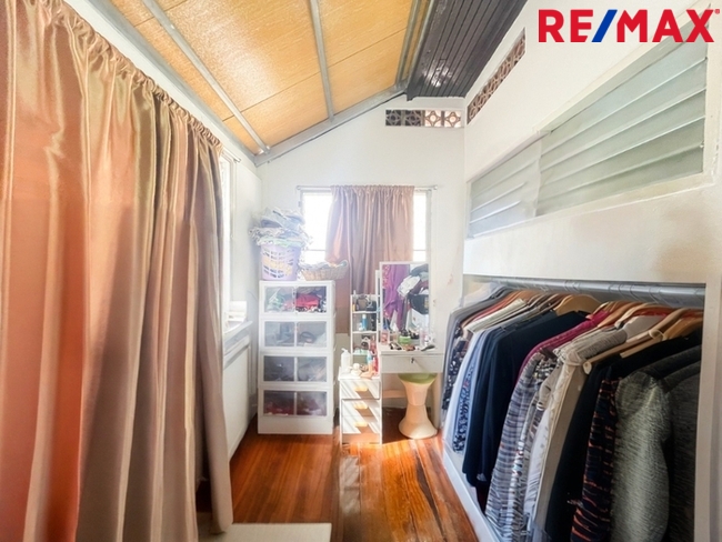 หมู่บ้านปั้นทอง 3 ซอยลาดปลาเค้า 78 ใกล้ตลาดลาดปลาเค้า ใกล้รถไฟฟ้าสถานีลาดปลาเค้า (สายสีชมพู)