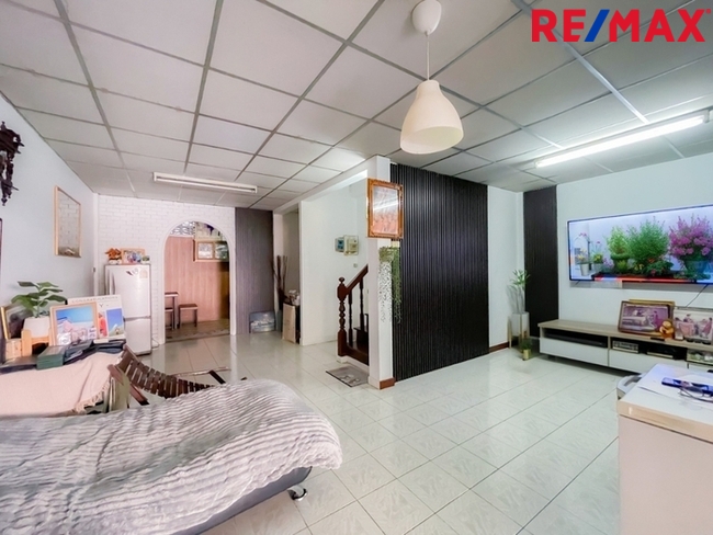 หมู่บ้านปั้นทอง 3 ซอยลาดปลาเค้า 78 ใกล้ตลาดลาดปลาเค้า ใกล้รถไฟฟ้าสถานีลาดปลาเค้า (สายสีชมพู)