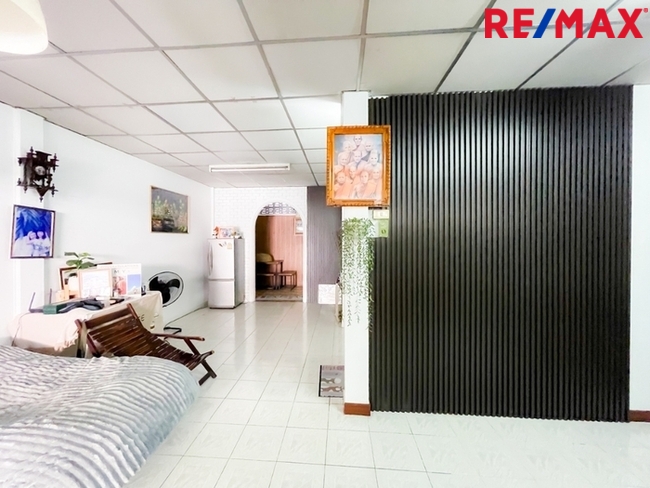 หมู่บ้านปั้นทอง 3 ซอยลาดปลาเค้า 78 ใกล้ตลาดลาดปลาเค้า ใกล้รถไฟฟ้าสถานีลาดปลาเค้า (สายสีชมพู)