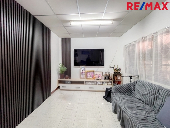 หมู่บ้านปั้นทอง 3 ซอยลาดปลาเค้า 78 ใกล้ตลาดลาดปลาเค้า ใกล้รถไฟฟ้าสถานีลาดปลาเค้า (สายสีชมพู)