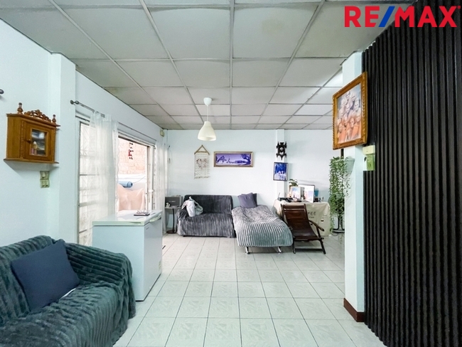 หมู่บ้านปั้นทอง 3 ซอยลาดปลาเค้า 78 ใกล้ตลาดลาดปลาเค้า ใกล้รถไฟฟ้าสถานีลาดปลาเค้า (สายสีชมพู)