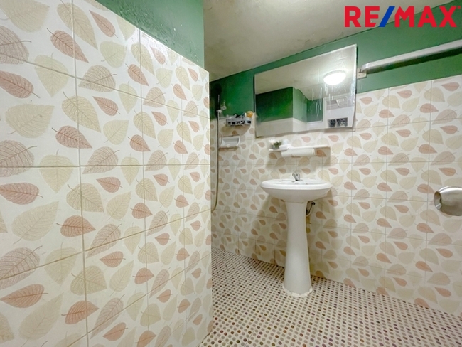 หมู่บ้านปั้นทอง 3 ซอยลาดปลาเค้า 78 ใกล้ตลาดลาดปลาเค้า ใกล้รถไฟฟ้าสถานีลาดปลาเค้า (สายสีชมพู)