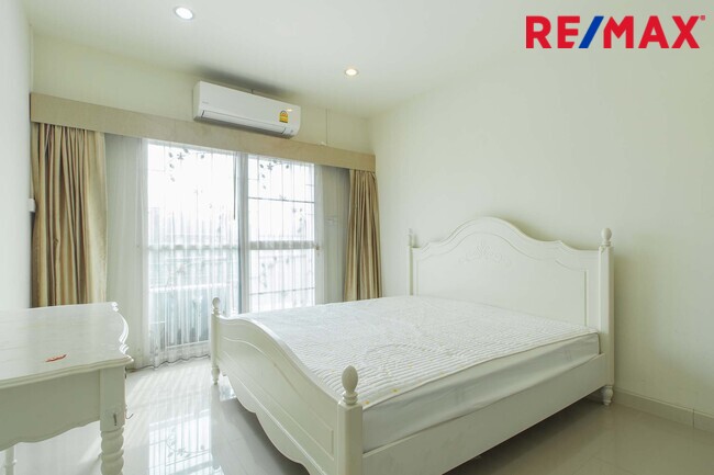 ขายทาวน์เฮาส์ พิศาล 16 ซอยบางขุนเทียน14 บ้านหน้ากว้าง ต่อเติมครั้วและหน้าบ้าน ไม่มีบ้านตรงข้าม