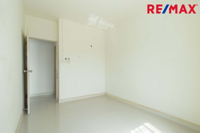 ขายทาวน์เฮาส์ พิศาล 16 ซอยบางขุนเทียน14 บ้านหน้ากว้าง ต่อเติมครั้วและหน้าบ้าน ไม่มีบ้านตรงข้าม