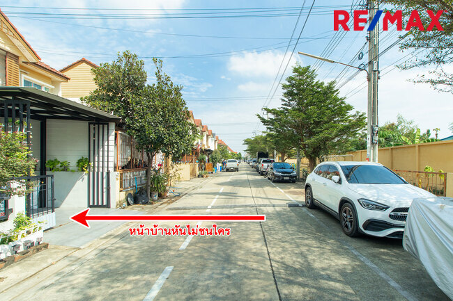 ขายทาวน์เฮาส์ พิศาล 16 ซอยบางขุนเทียน14 บ้านหน้ากว้าง ต่อเติมครั้วและหน้าบ้าน ไม่มีบ้านตรงข้าม