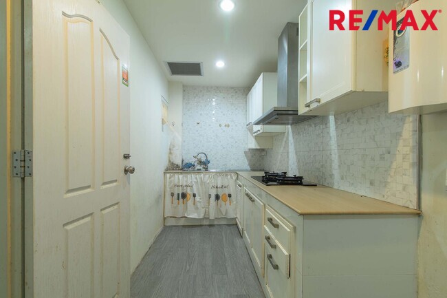 ขายทาวน์เฮาส์ พิศาล 16 ซอยบางขุนเทียน14 บ้านหน้ากว้าง ต่อเติมครั้วและหน้าบ้าน ไม่มีบ้านตรงข้าม