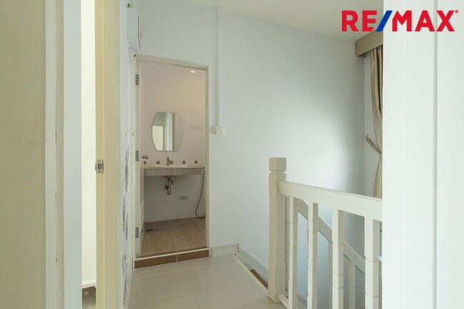 ขายทาวน์เฮาส์ พิศาล 16 ซอยบางขุนเทียน14 บ้านหน้ากว้าง ต่อเติมครั้วและหน้าบ้าน ไม่มีบ้านตรงข้าม