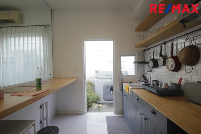 ทาวน์โฮมวิลลาจจิโอสุขสวัสดิ์ ประชาอุทิศ90 โครงการแลนด์แอนด์เอ้าส์ บ้านพร้อมอยู่ ตกแต่งเฟอร์แถมแอร์ 21.4วา ต้นโครงการ ใกล้ทางด่วนสุขสวัสดิ์ บางพลี เดินทางสะดวก