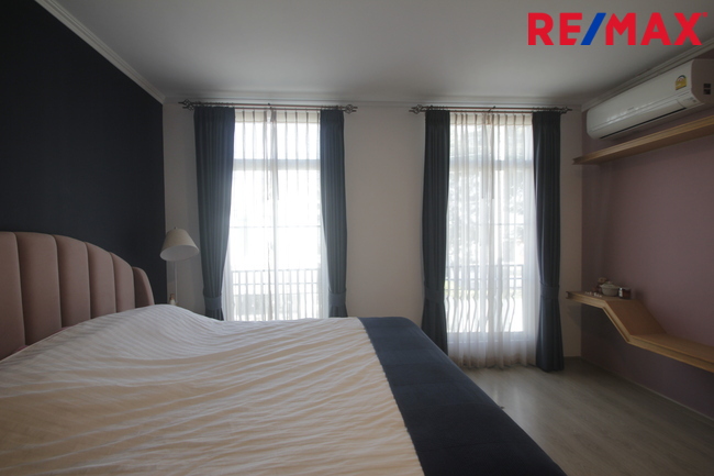 ทาวน์โฮมวิลลาจจิโอสุขสวัสดิ์ ประชาอุทิศ90 โครงการแลนด์แอนด์เอ้าส์ บ้านพร้อมอยู่ ตกแต่งเฟอร์แถมแอร์ 21.4วา ต้นโครงการ ใกล้ทางด่วนสุขสวัสดิ์ บางพลี เดินทางสะดวก