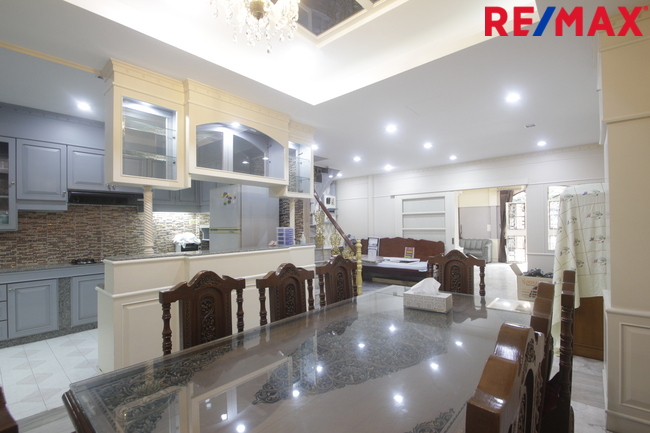 ทาวน์โฮมพาราไดซ์วิลล่า จรัญสนิทวงศ์5 ใกล้รถไฟฟ้าท่าพระ BTSจรัญ13 เดอะมอลล์ท่าพระ บ้านพร้อมอยู่ ตกแต่งแล้ว 3ชั้น 27วา เฟอร์บิวท์อิน เดินทางสะดวก ราคาเจรจาได้