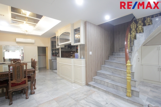 ทาวน์โฮมพาราไดซ์วิลล่า จรัญสนิทวงศ์5 ใกล้รถไฟฟ้าท่าพระ BTSจรัญ13 เดอะมอลล์ท่าพระ บ้านพร้อมอยู่ ตกแต่งแล้ว 3ชั้น 27วา เฟอร์บิวท์อิน เดินทางสะดวก ราคาเจรจาได้