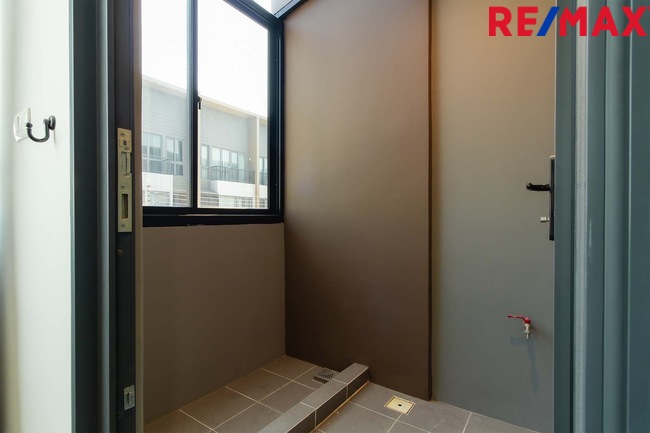 ขายบ้านกลางเมือง สาทร – สุขสวัสดิ์ ทาวน์โฮม 3 ชั้น ในซอยสุขสวัสดิ์ 39 ถูกสุดในโครงการ วิวสะพานภูมิพล