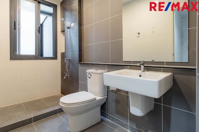 ขายบ้านกลางเมือง สาทร – สุขสวัสดิ์ ทาวน์โฮม 3 ชั้น ในซอยสุขสวัสดิ์ 39 ถูกสุดในโครงการ วิวสะพานภูมิพล