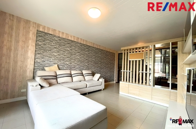 ขาย ทาวน์โฮม 3.5 ชั้น 2 คูหา ถ.เพชรเกษม 81 โครงการ Siri Avenue Phetkasem 81 (สิริ อเวนิว เพชรเกษม 81) ราคาขาย 10.95 Mb. / เช่า 60,000 บาทต่อเดือน สัญญา 1 ปีขึ้นไป มัดจำ 3 เดือน