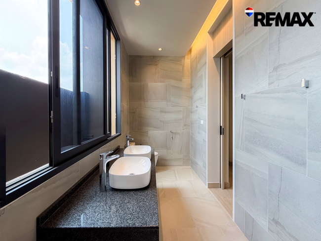 ทาวน์โฮมหรู 3.5 ชั้น The Cabinet 29 (เดอะ คาบิเน็ต ทเวนตีไนน์) ถนนประเสริฐมนูกิจ-รามอินทรา - เกษตร-นวมินทร์ พื้นที่ใช้สอยกว่า 250 ตร.ม.