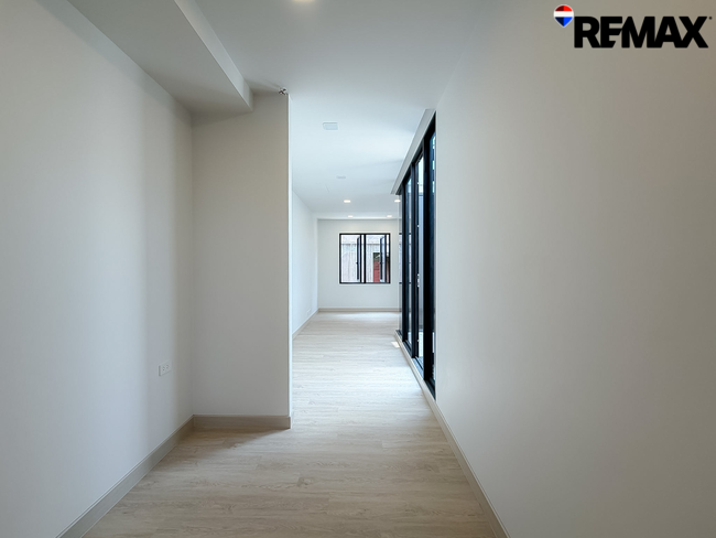 ทาวน์โฮมหรู 3.5 ชั้น The Cabinet 29 (เดอะ คาบิเน็ต ทเวนตีไนน์) ถนนประเสริฐมนูกิจ-รามอินทรา - เกษตร-นวมินทร์ พื้นที่ใช้สอยกว่า 250 ตร.ม.