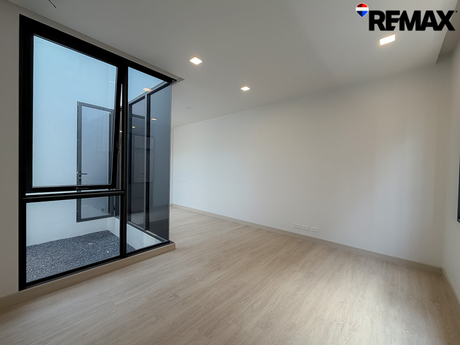 ทาวน์โฮมหรู 3.5 ชั้น The Cabinet 29 (เดอะ คาบิเน็ต ทเวนตีไนน์) ถนนประเสริฐมนูกิจ-รามอินทรา - เกษตร-นวมินทร์ พื้นที่ใช้สอยกว่า 250 ตร.ม.