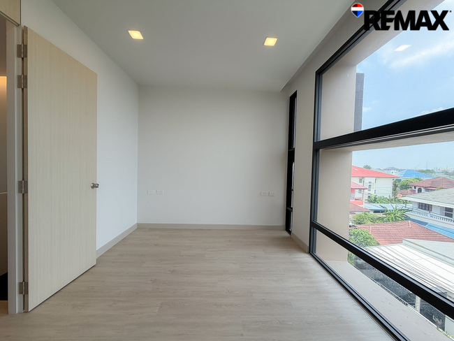 ทาวน์โฮมหรู 3.5 ชั้น The Cabinet 29 (เดอะ คาบิเน็ต ทเวนตีไนน์) ถนนประเสริฐมนูกิจ-รามอินทรา - เกษตร-นวมินทร์ พื้นที่ใช้สอยกว่า 250 ตร.ม.