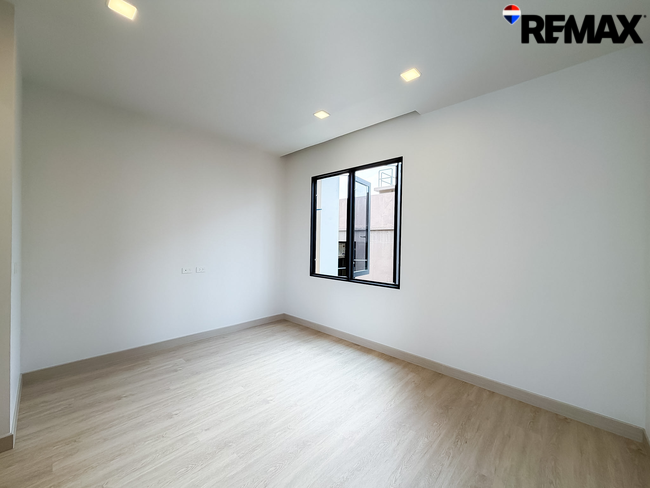 ทาวน์โฮมหรู 3.5 ชั้น The Cabinet 29 (เดอะ คาบิเน็ต ทเวนตีไนน์) ถนนประเสริฐมนูกิจ-รามอินทรา - เกษตร-นวมินทร์ พื้นที่ใช้สอยกว่า 250 ตร.ม.